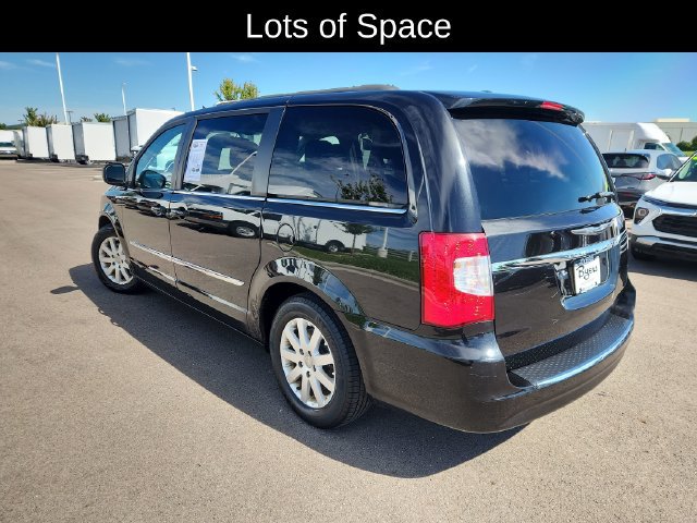 Used 2013 Chrysler Town & Country Touring FWD image 8