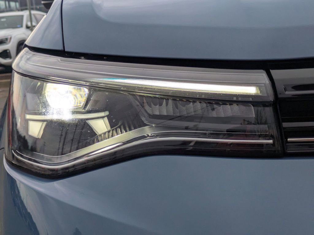 Certified 2025 Volkswagen Taos S image 10