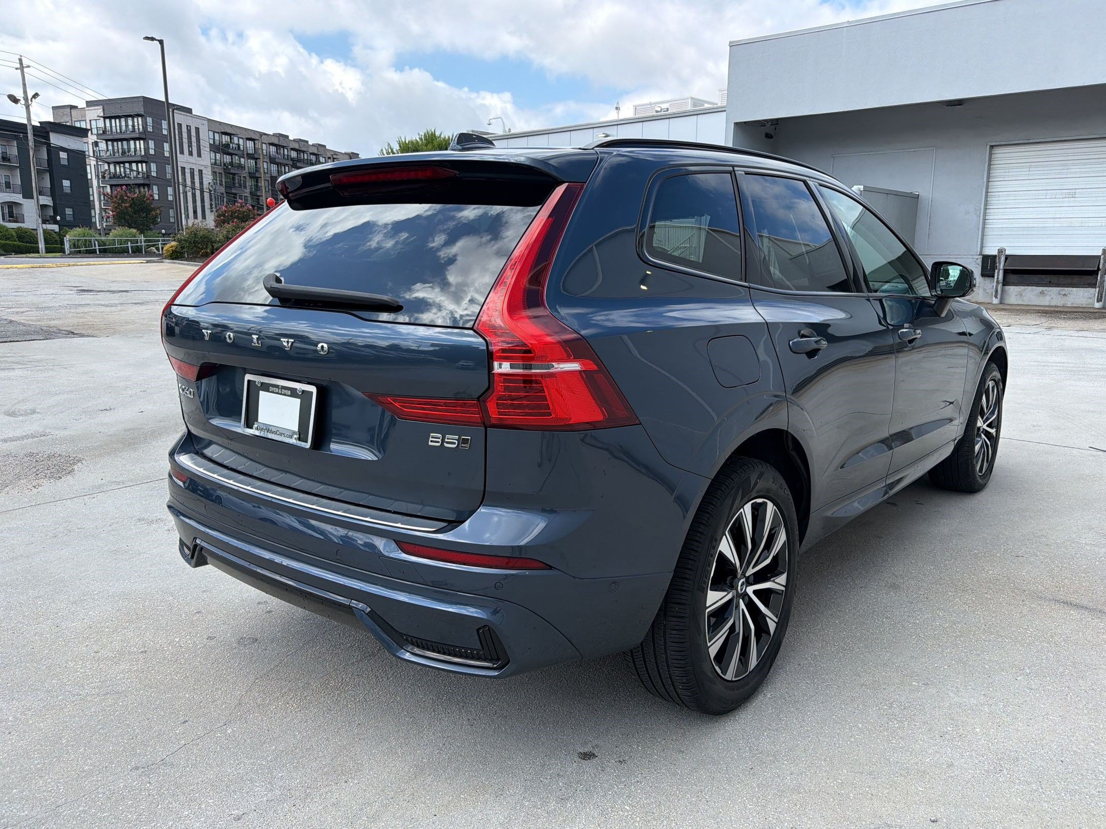 Used 2024 Volvo XC60 B5 Plus w/ Protection Package Premier AWD/4WD image 9