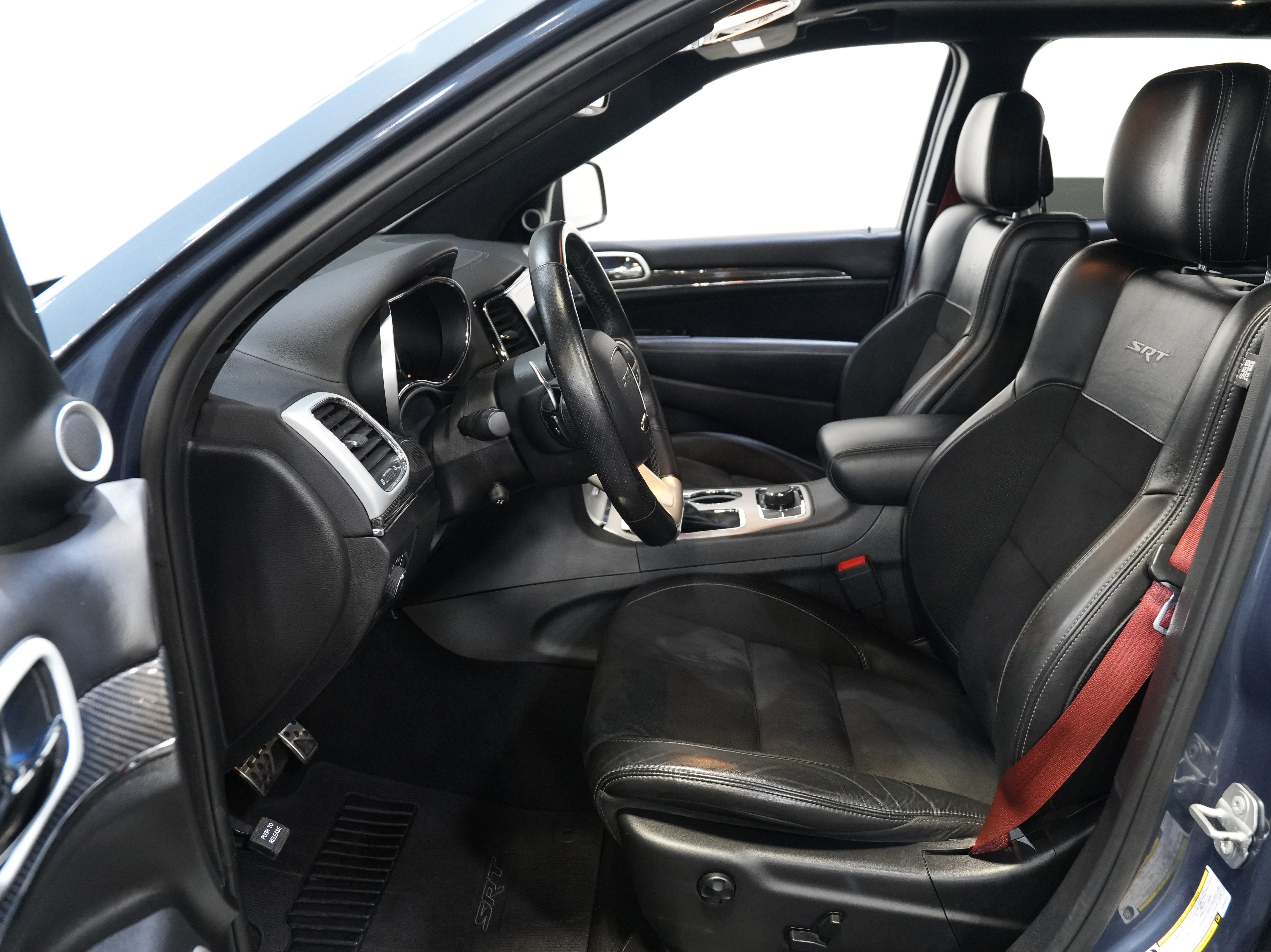 Used 2019 Jeep Grand Cherokee SRT w/ Trailer Tow Group IV AWD/4WD image 30