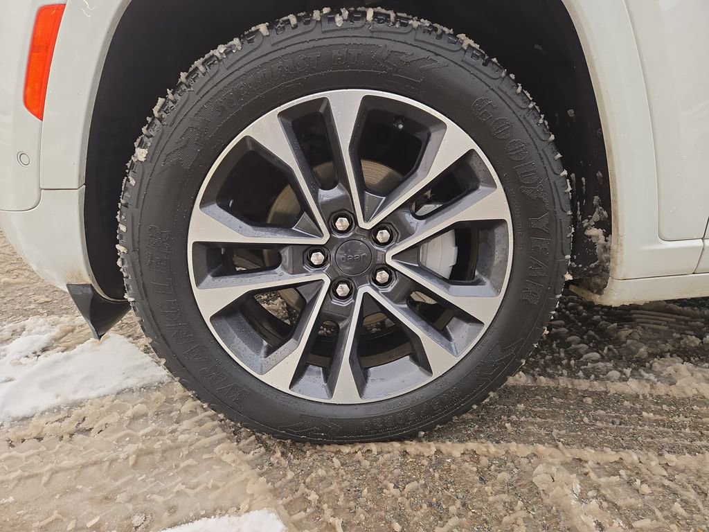 Used 2023 Jeep Grand Cherokee Overland w/ Luxury Tech Group IV image 10