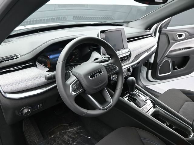 Used 2025 Jeep Compass Sport image 23
