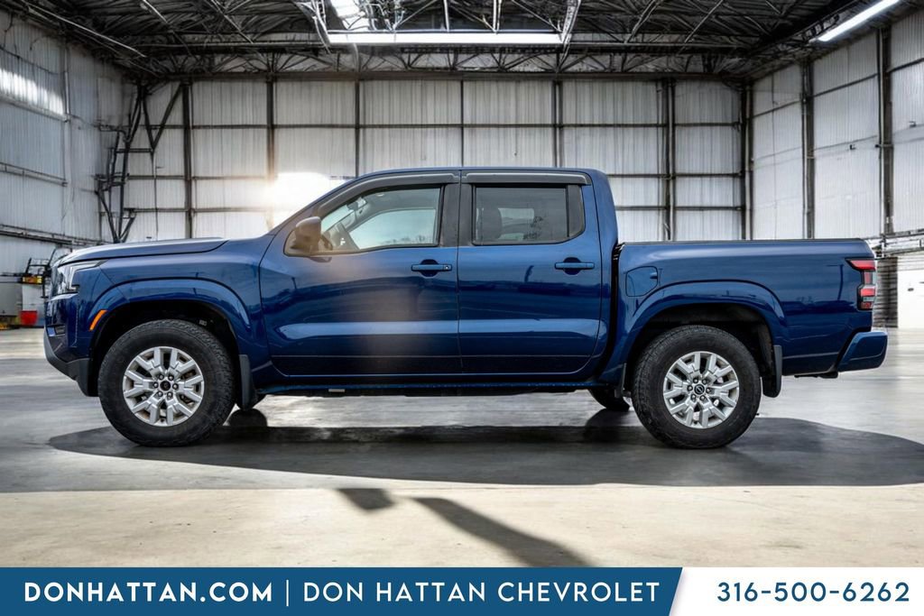 Used 2022 Nissan Frontier SV image 2