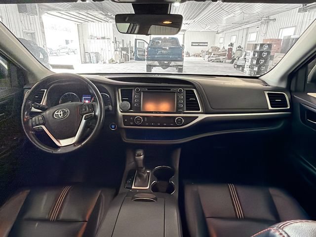 Used 2019 Toyota Highlander XLE AWD/4WD image 9