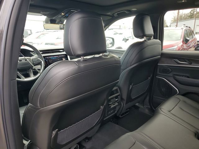 New 2026 Jeep Grand Cherokee Limited RWD image 13