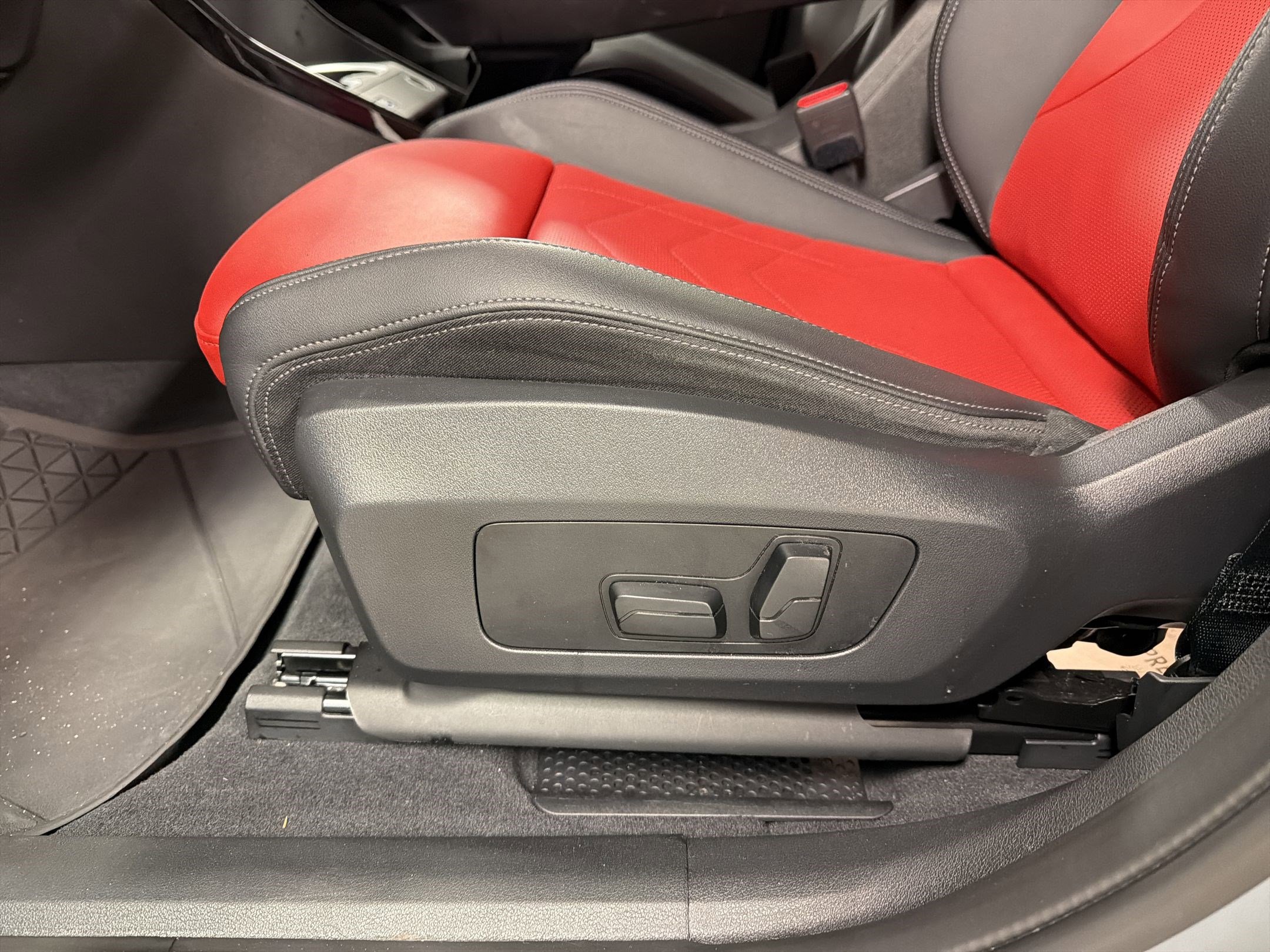 Certified 2025 BMW X2 xDrive28i w/ Technology Package image 13