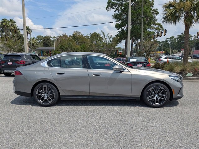 New 2026 BMW 530i w/ Premium Package image 3
