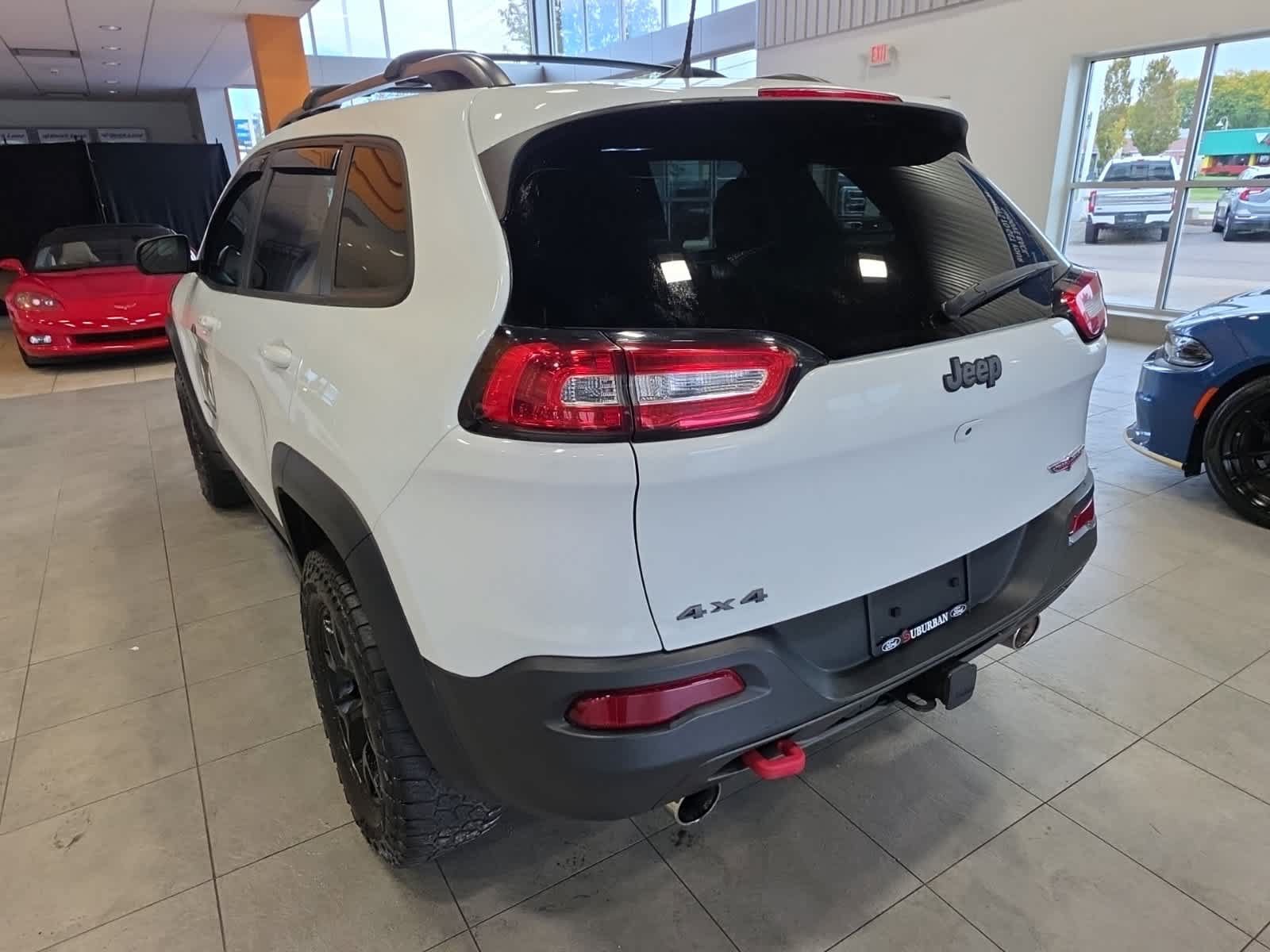 Used 2017 Jeep Cherokee Trailhawk w/ Comfort & Convenience Group AWD/4WD image 9