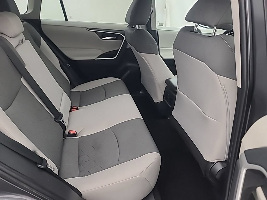 Used 2021 Toyota RAV4 XLE AWD/4WD image 18