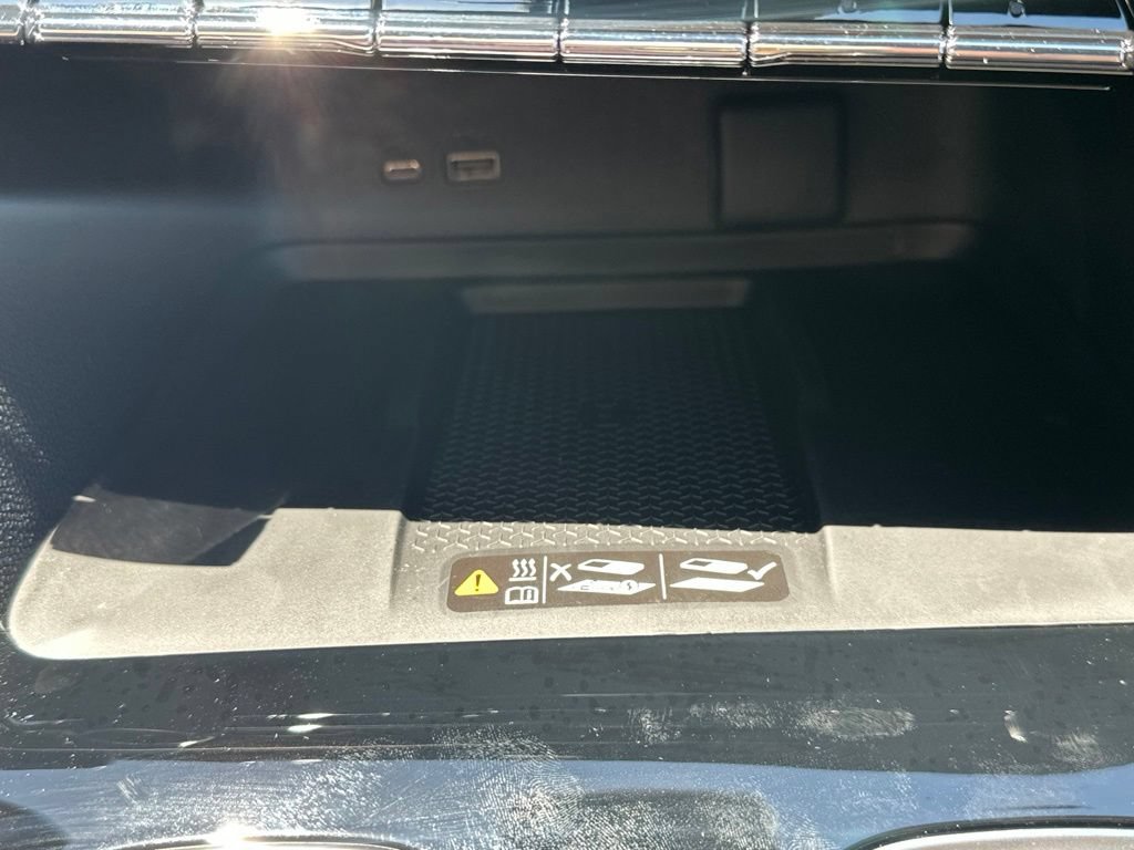 New 2026 Chevrolet Traverse LT w/ LPO, Floor Liner Package AWD/4WD image 23