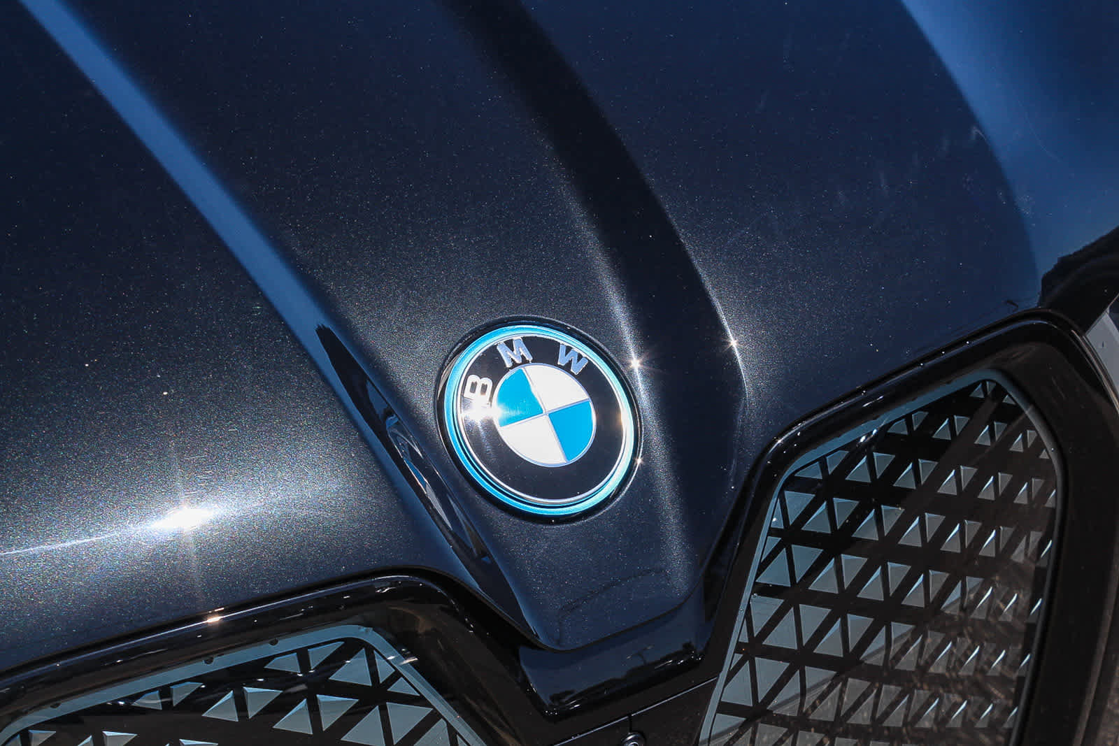 Certified 2023 BMW iX xDrive50 w/ Sport Package AWD/4WD image 11