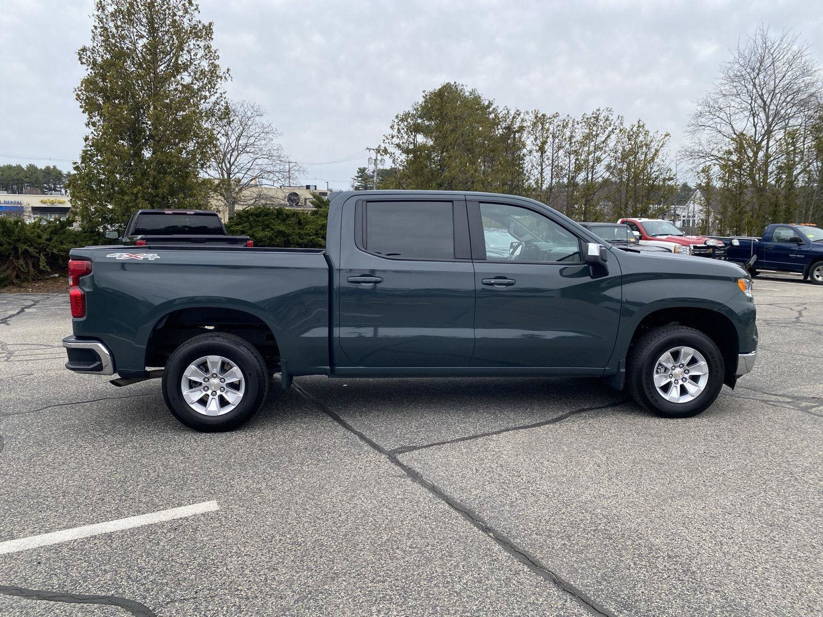 Used 2025 Chevrolet Silverado 1500 LT AWD/4WD image 8