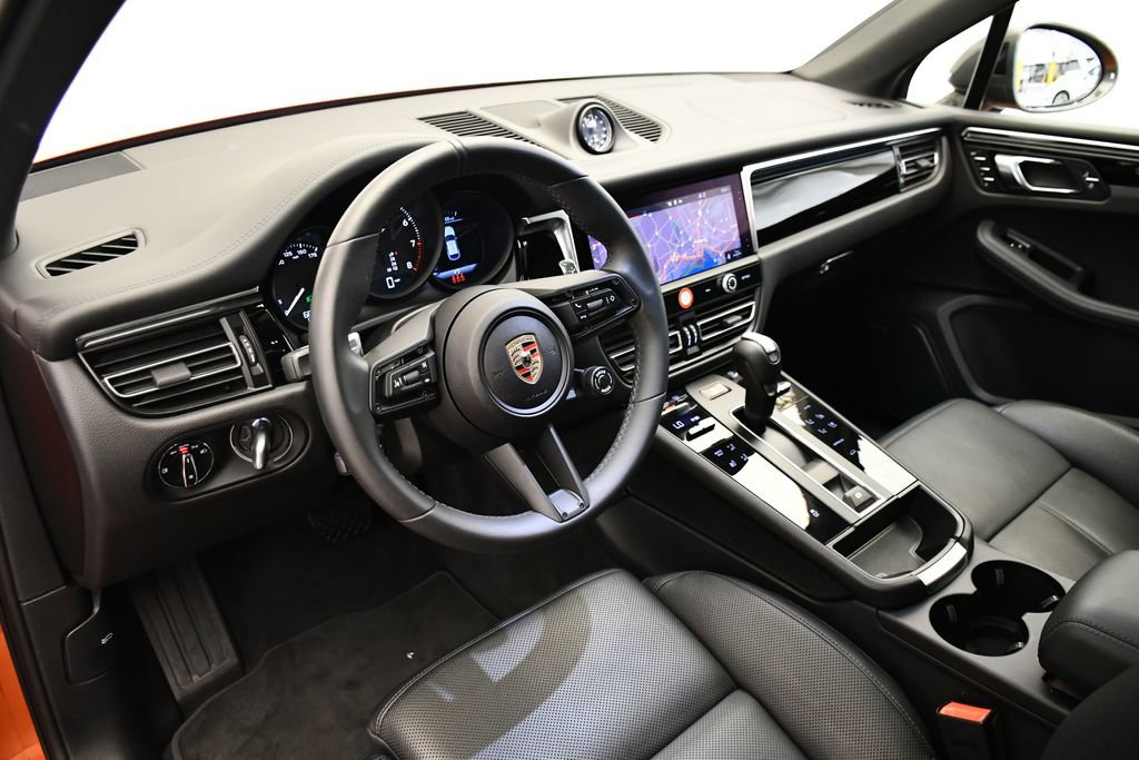 Used 2025 Porsche Macan Turbo image 4
