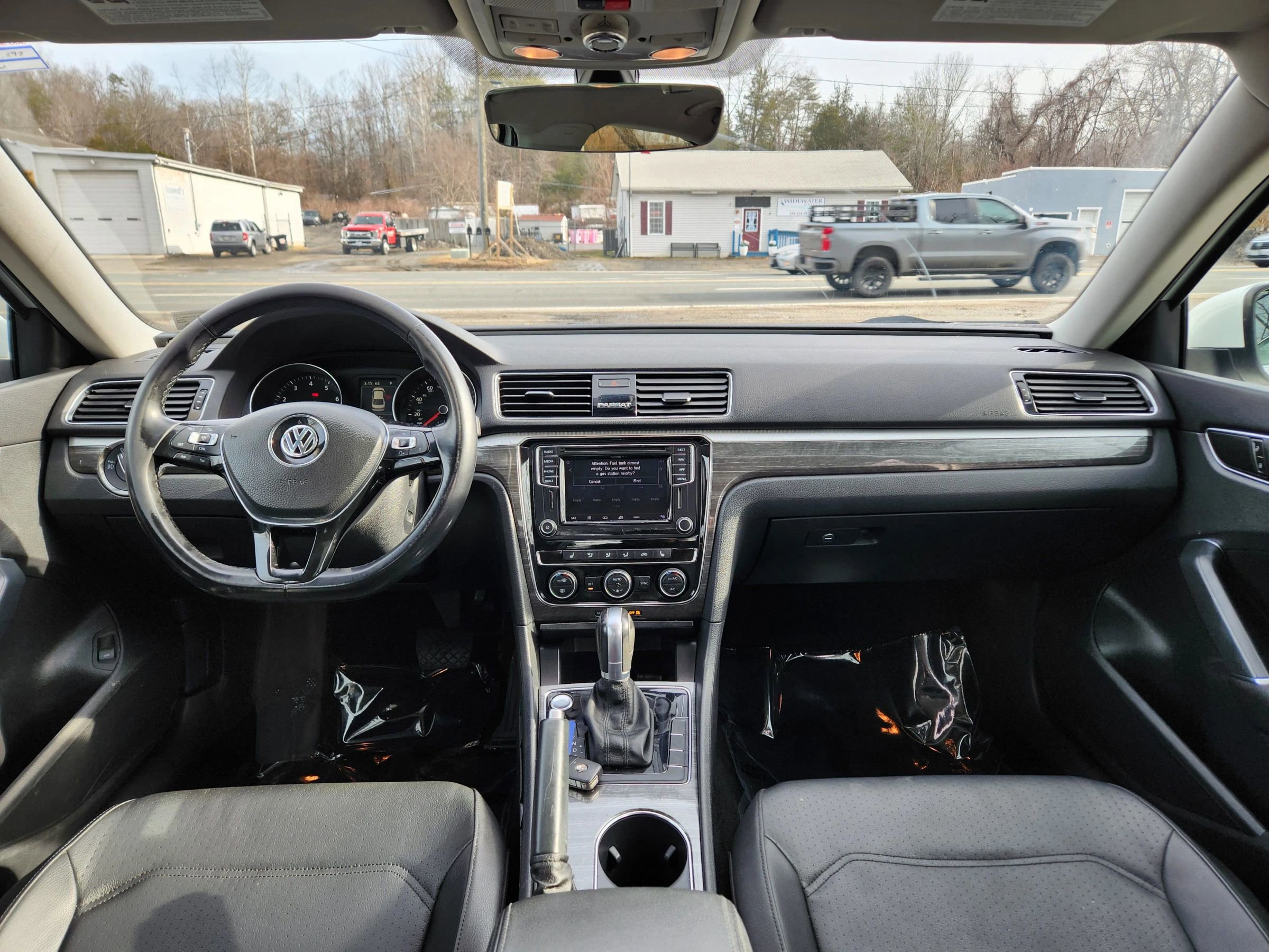 Used 2018 Volkswagen Passat 2.0T SE image 32