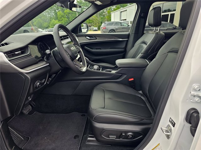 New 2026 Jeep Grand Cherokee Limited w/ Limited Altitude Package RWD image 34