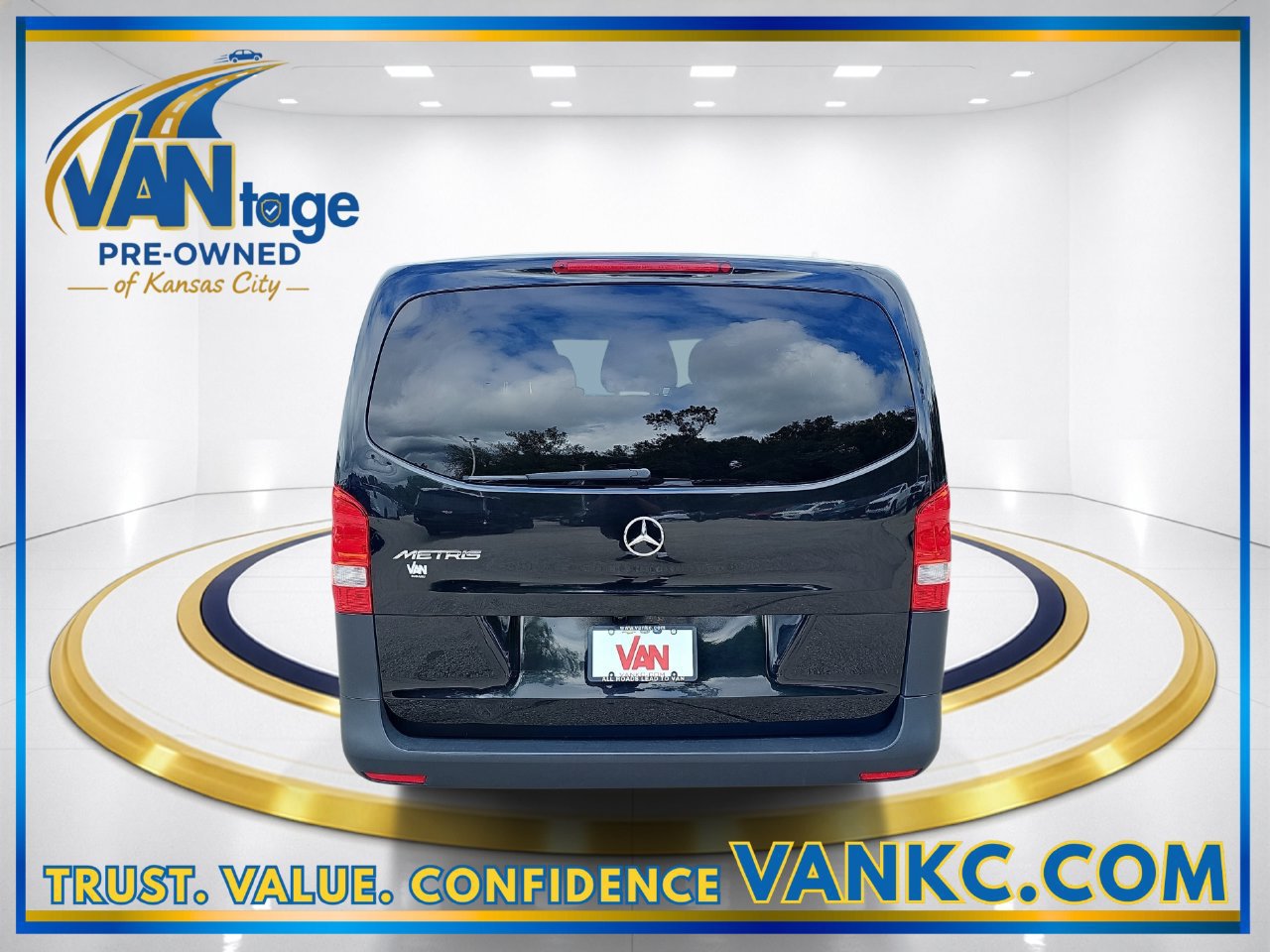 Used 2023 Mercedes-Benz Metris Passenger image 7