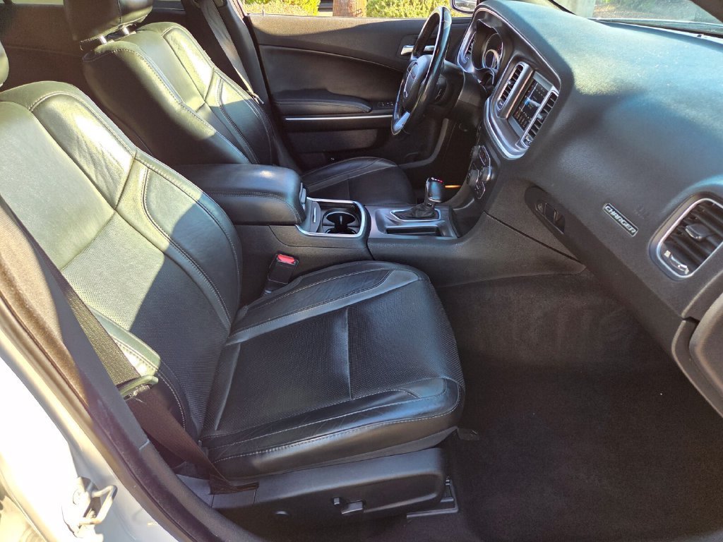 Used 2019 Dodge Charger SXT w/ Leather Interior Group RWD image 19