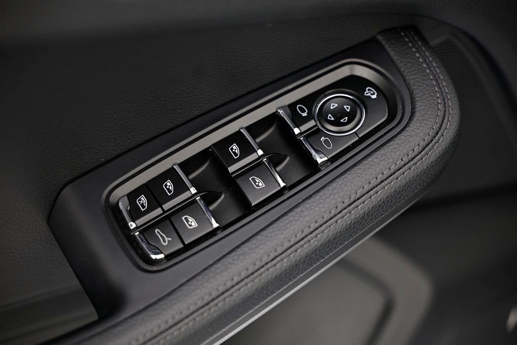 Certified 2025 Porsche Macan image 22