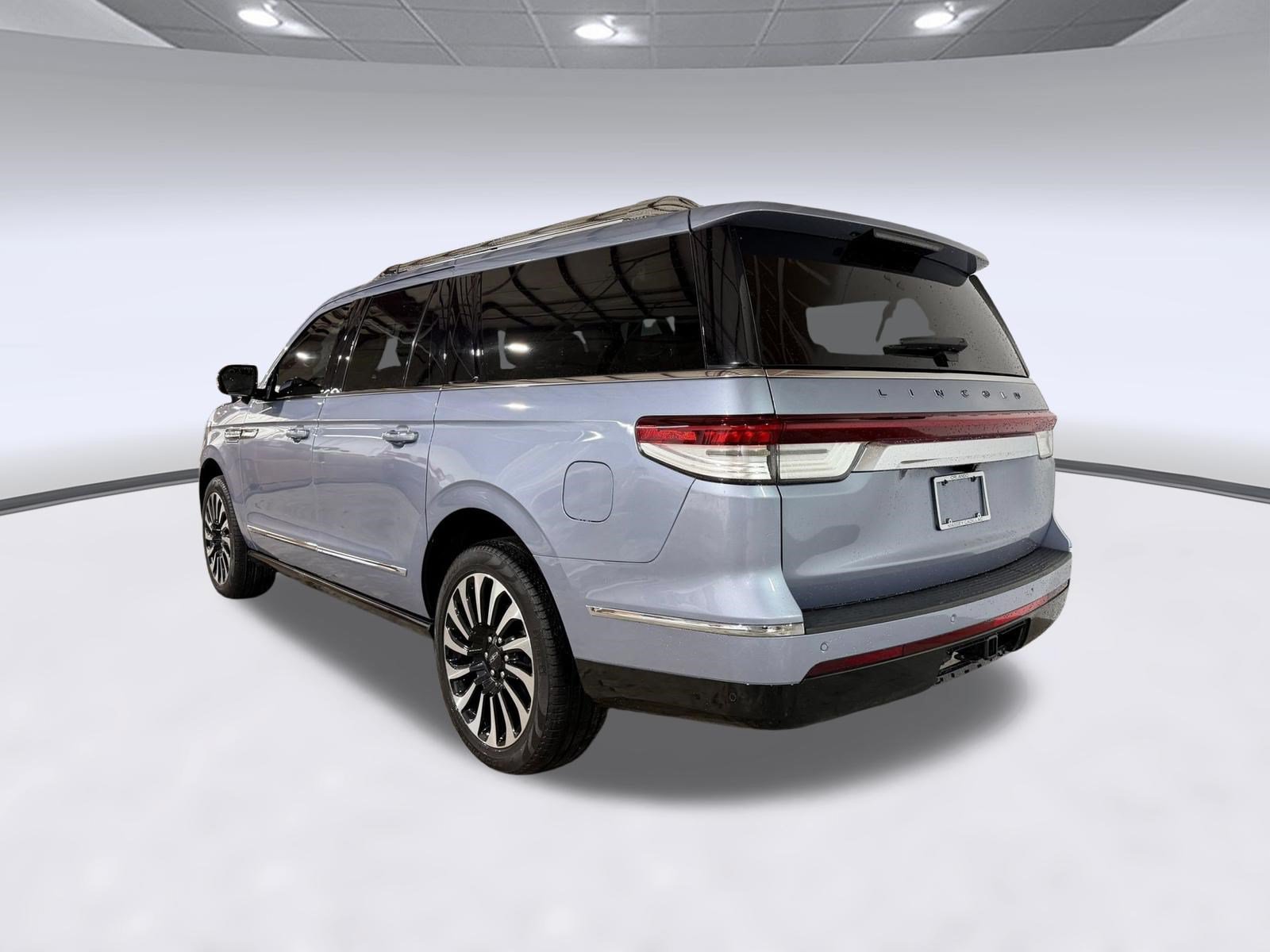 Used 2023 Lincoln Navigator L Black Label AWD/4WD image 2