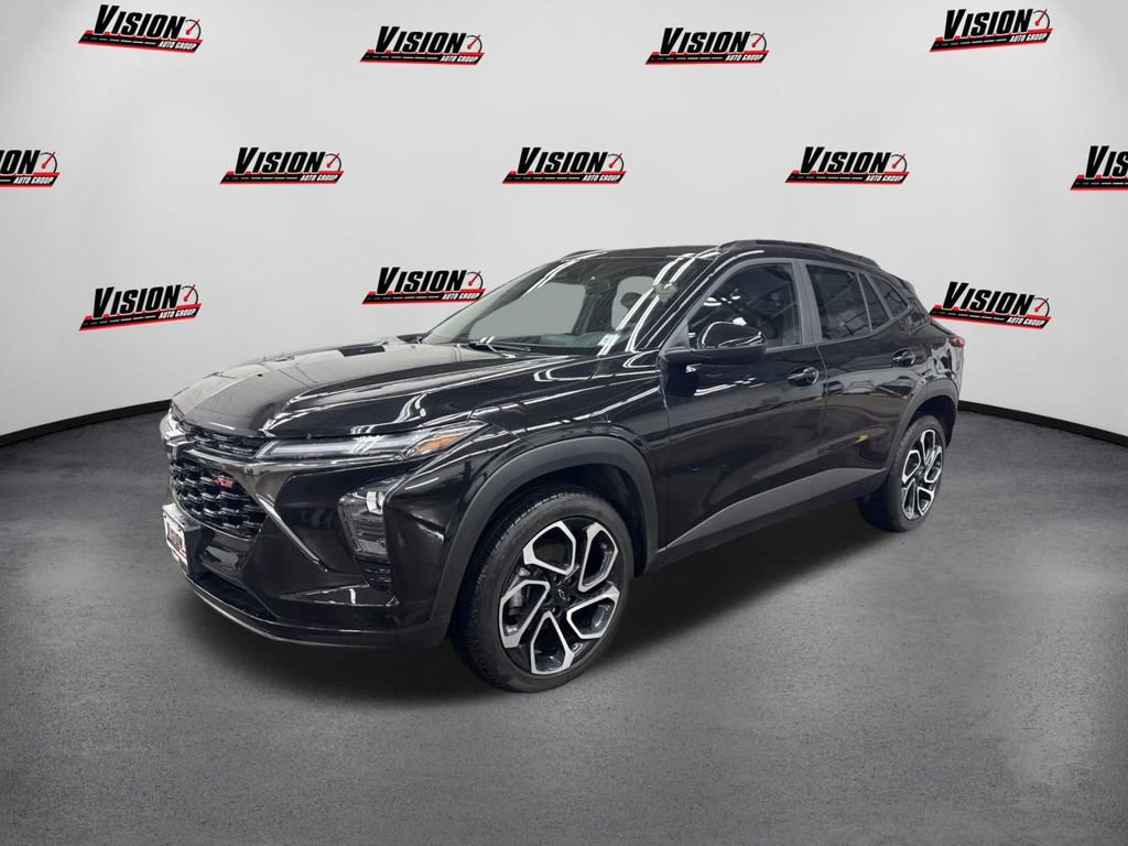 Used 2025 Chevrolet Trax RS image 1