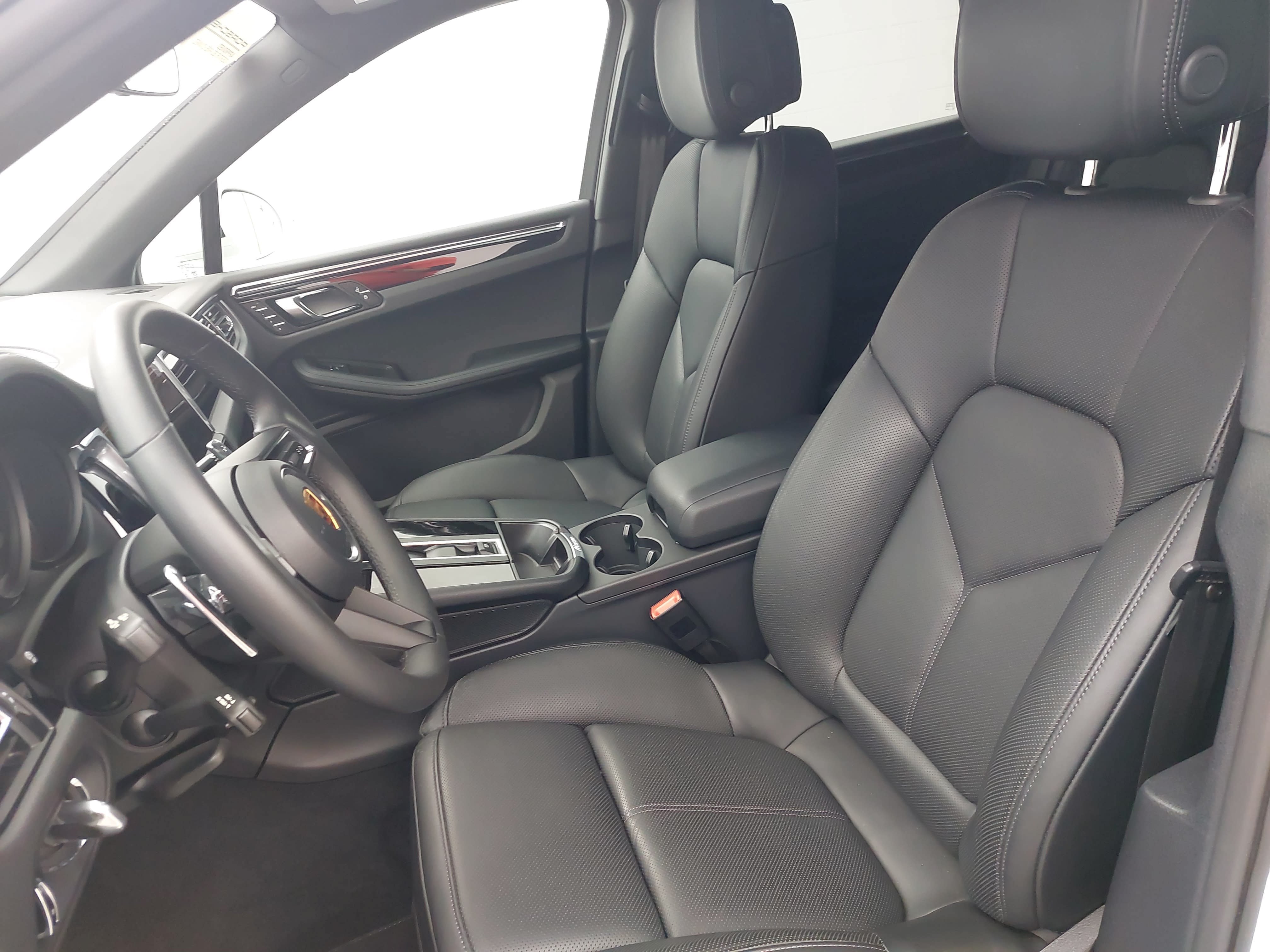 Certified 2026 Porsche Macan S AWD/4WD image 5