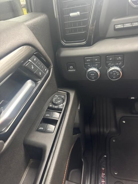 Used 2025 GMC Sierra 2500 AT4 w/ AT4 Premium Plus Package AWD/4WD image 18