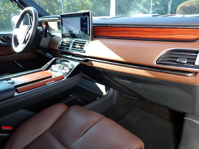 Certified 2024 Lincoln Navigator L Reserve image 12