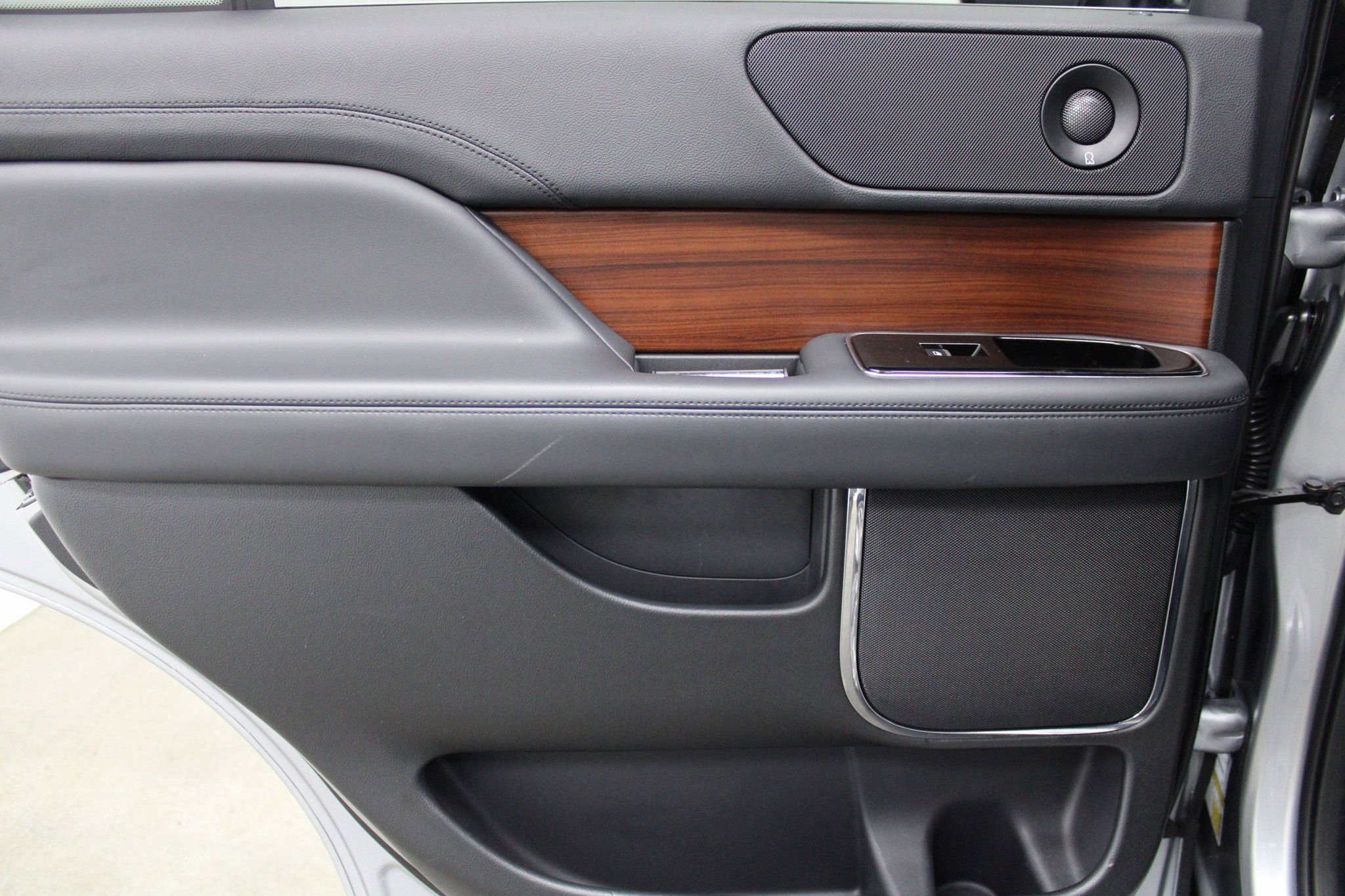 Used 2023 Lincoln Navigator Reserve image 18