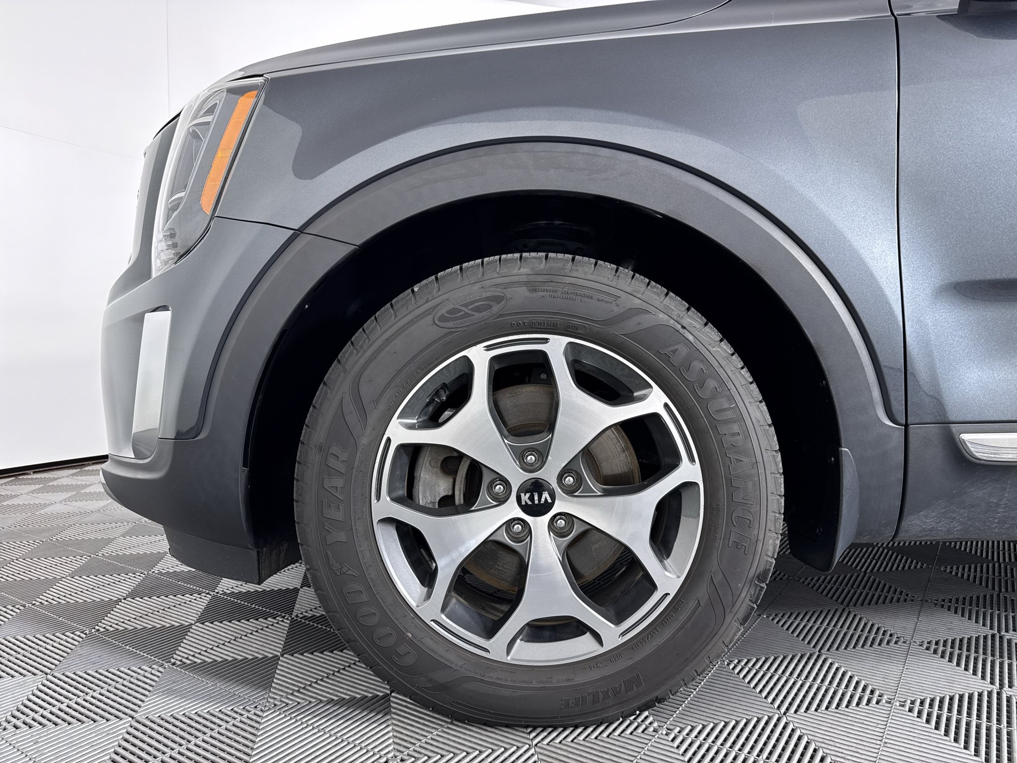 Used 2020 Kia Telluride EX w/ Towing Package AWD/4WD image 18