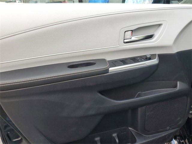 Used 2025 Toyota Sienna XSE image 17