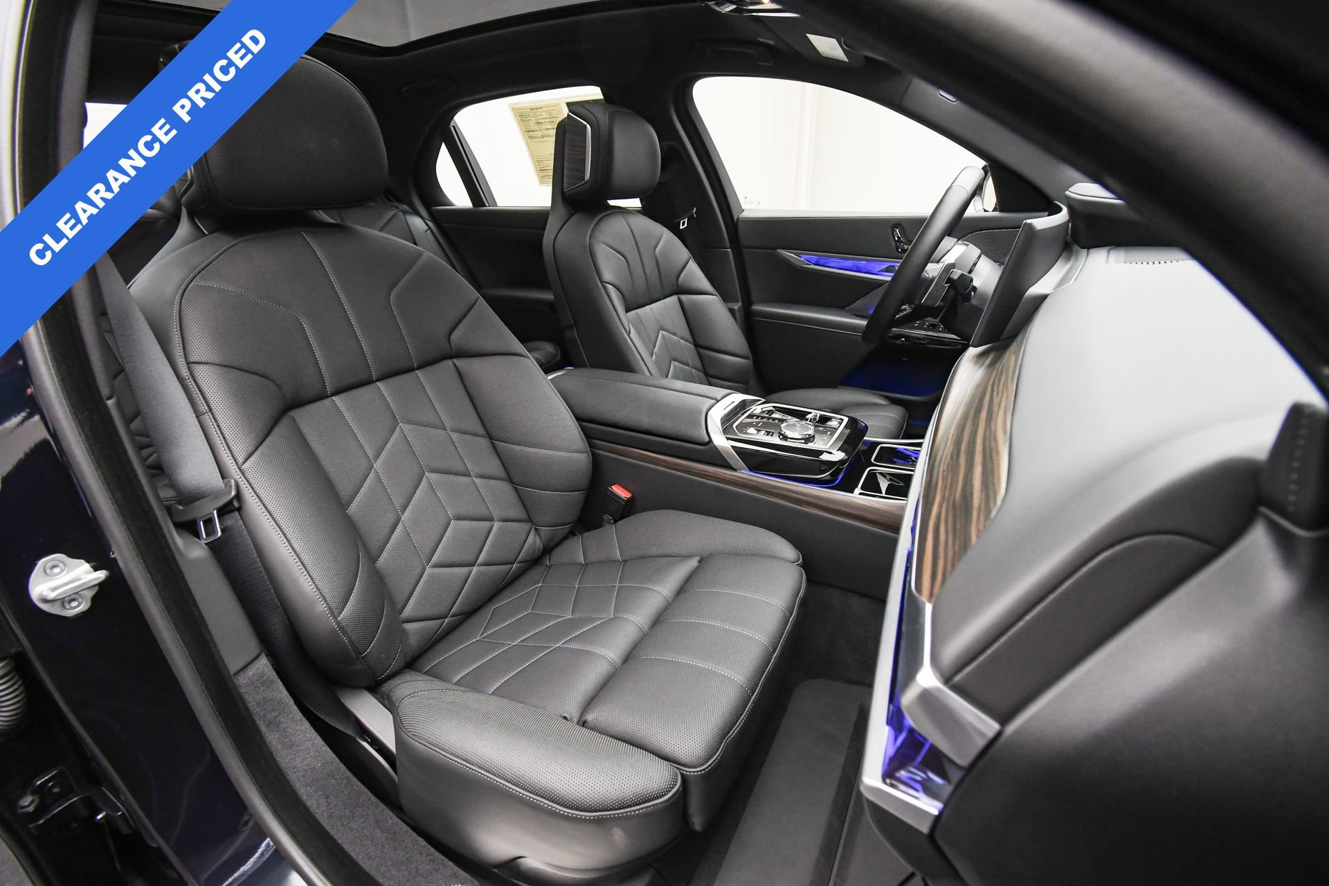 Used 2024 BMW 760i xDrive w/ Premium Package 2 image 17