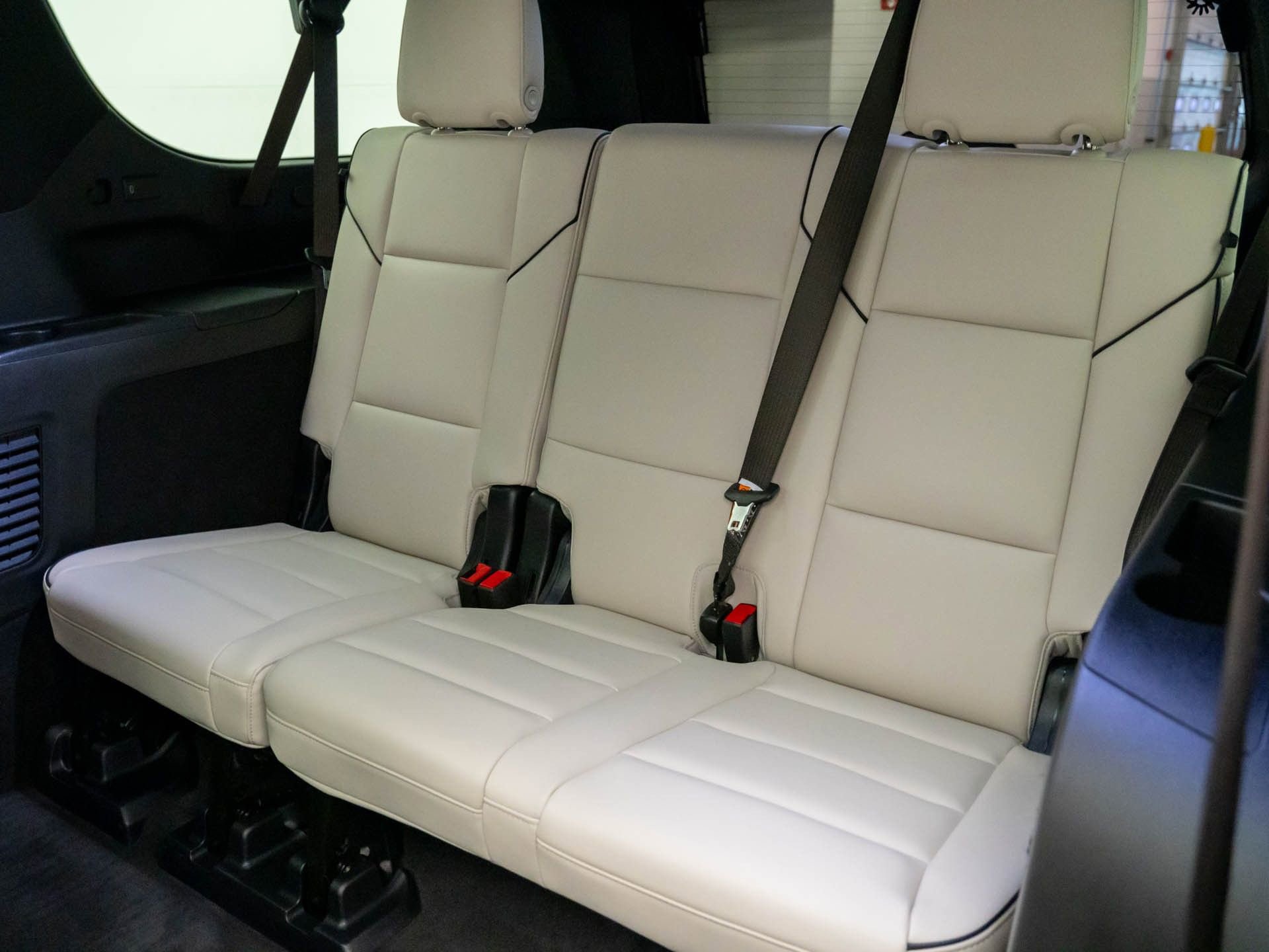 Certified 2025 Cadillac Escalade ESV Sport w/ LPO, ONYX Package image 23