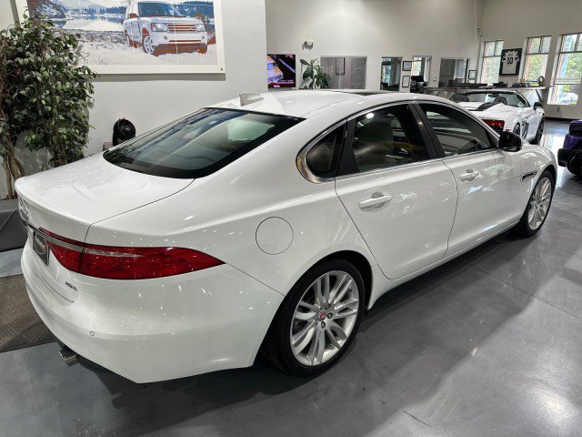 Used 2017 Jaguar XF Prestige RWD image 25