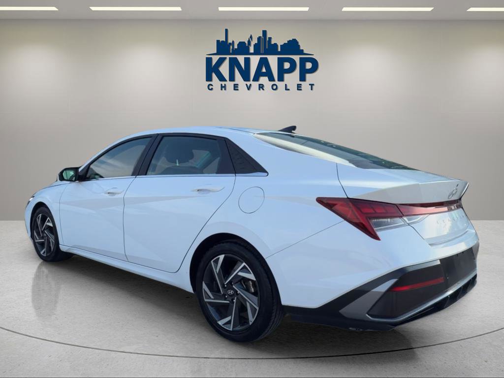 Used 2024 Hyundai Elantra Limited image 3