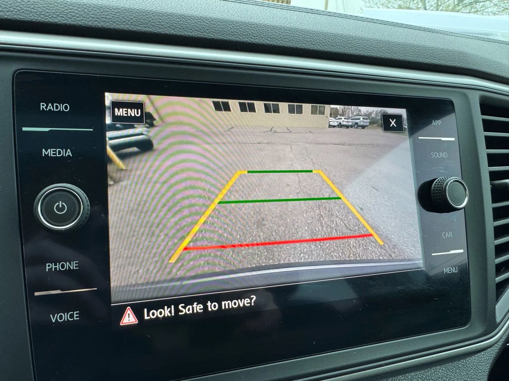 Used 2020 Volkswagen Atlas Cross Sport SE w/ Panoramic Sunroof Package image 18