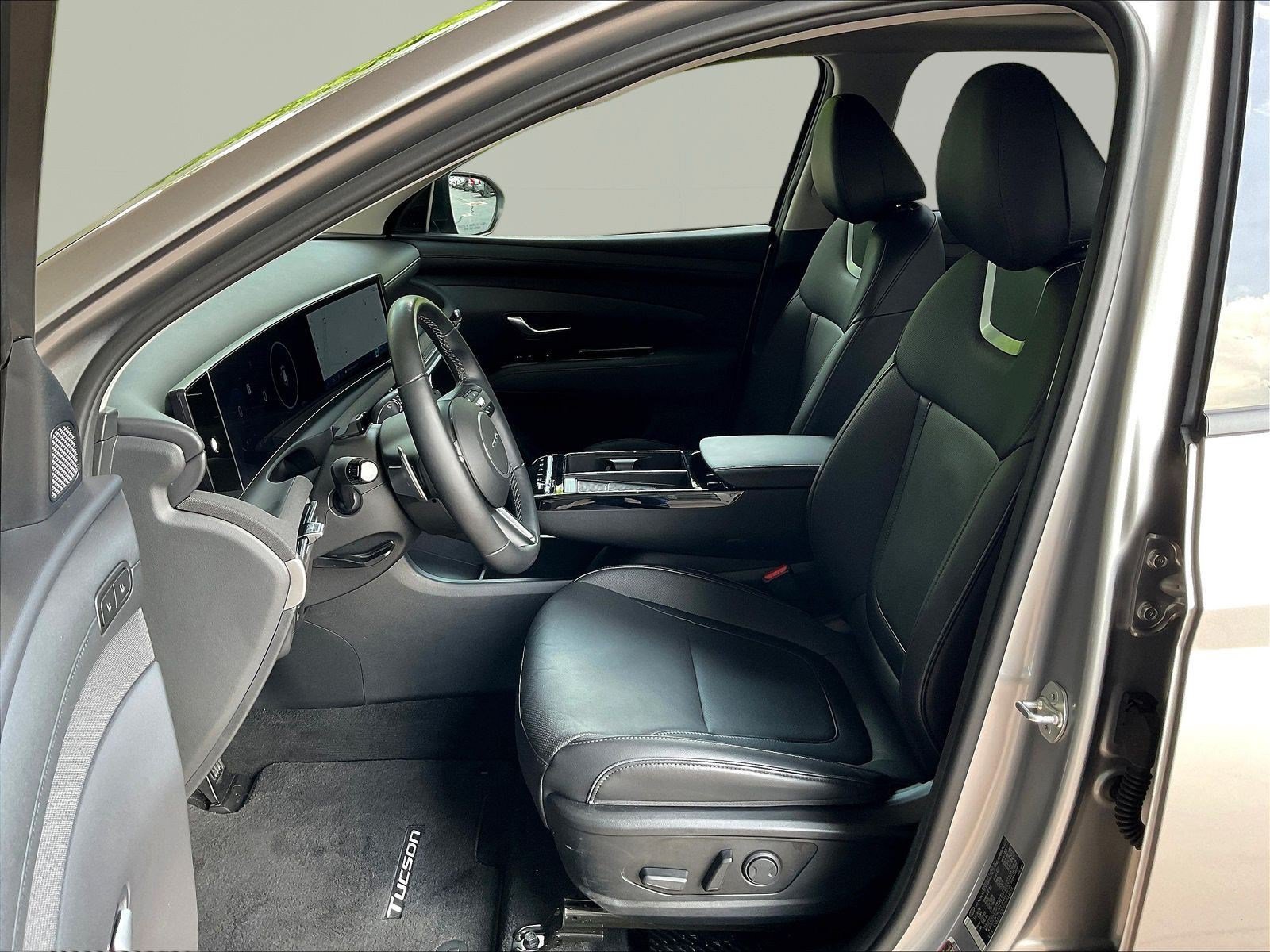 Used 2025 Hyundai Tucson Limited FWD image 21
