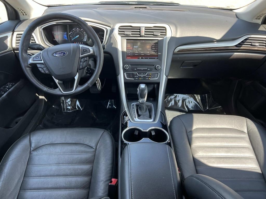 Used 2016 Ford Fusion SE w/ Equipment Group 202A FWD image 3