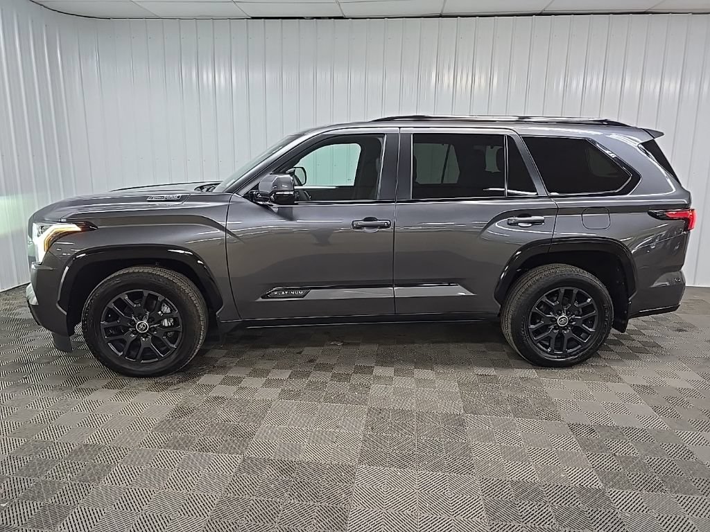 Used 2024 Toyota Sequoia Platinum AWD/4WD image 5