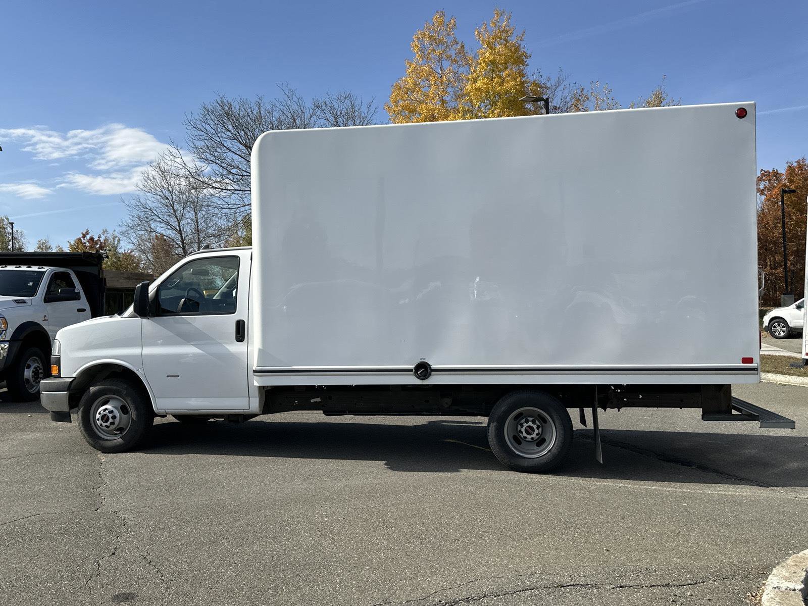 Used 2022 GMC Savana 3500 w/ Power Convenience Package image 9