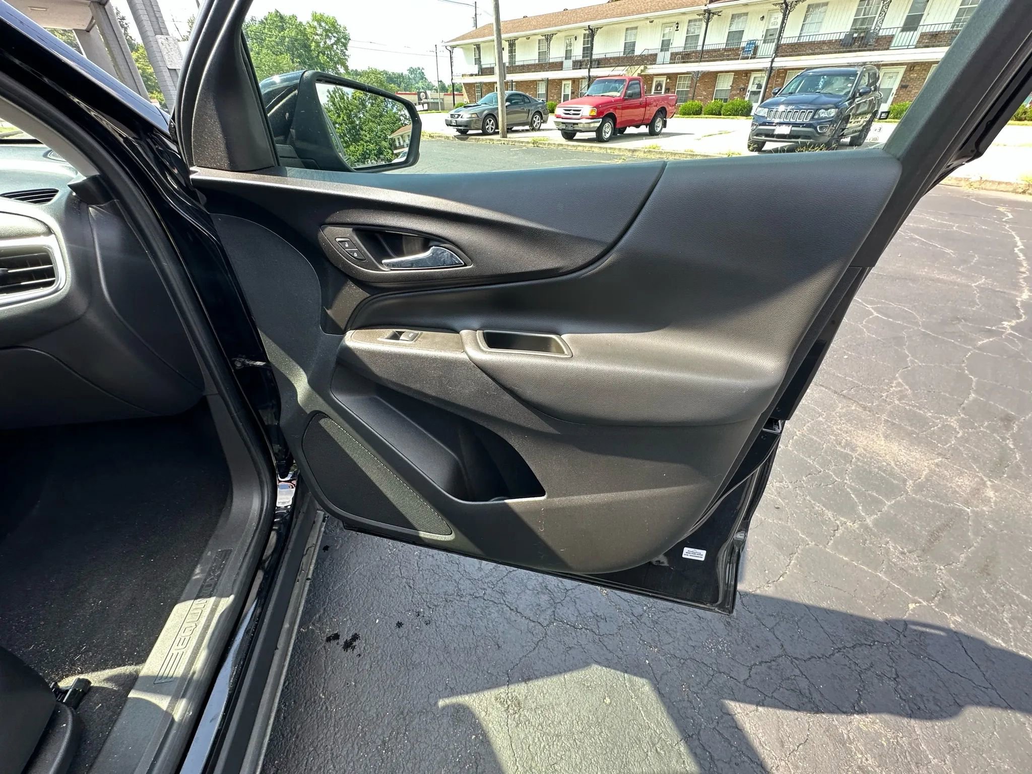 Used 2022 Chevrolet Equinox LT image 25