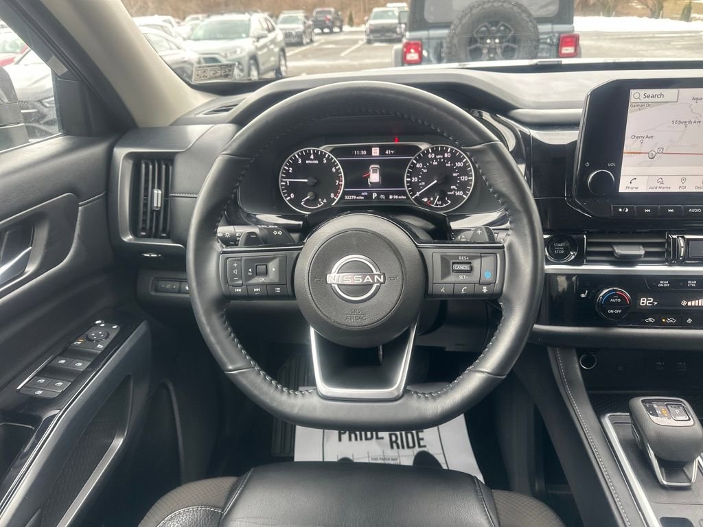 Used 2025 Nissan Pathfinder SL image 18