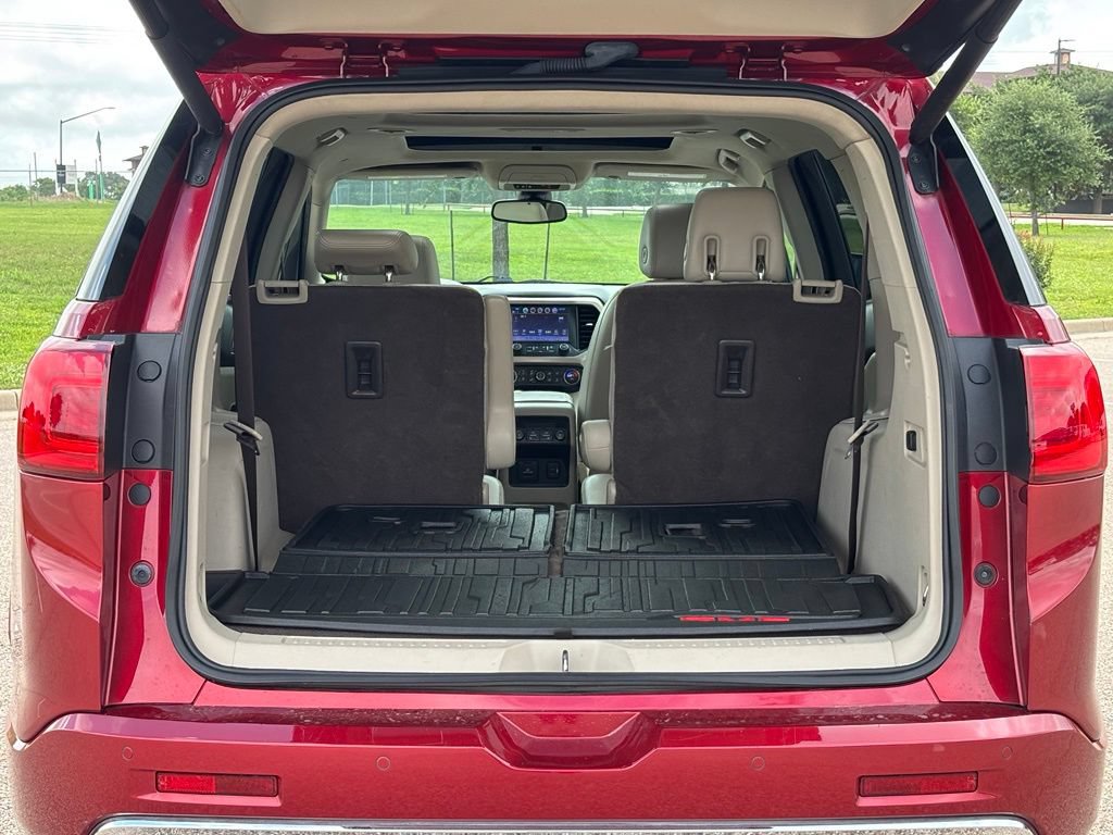 Used 2019 GMC Acadia Denali w/ Technology Package FWD image 8