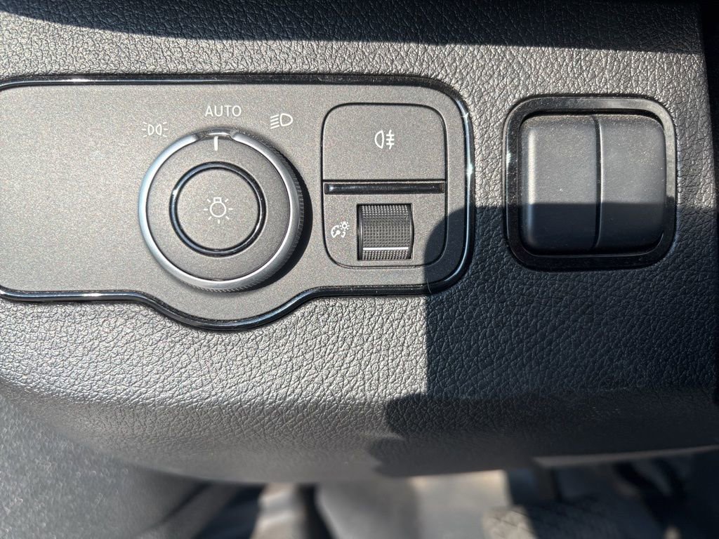 Used 2023 Mercedes-Benz Sprinter 144 Cargo image 38