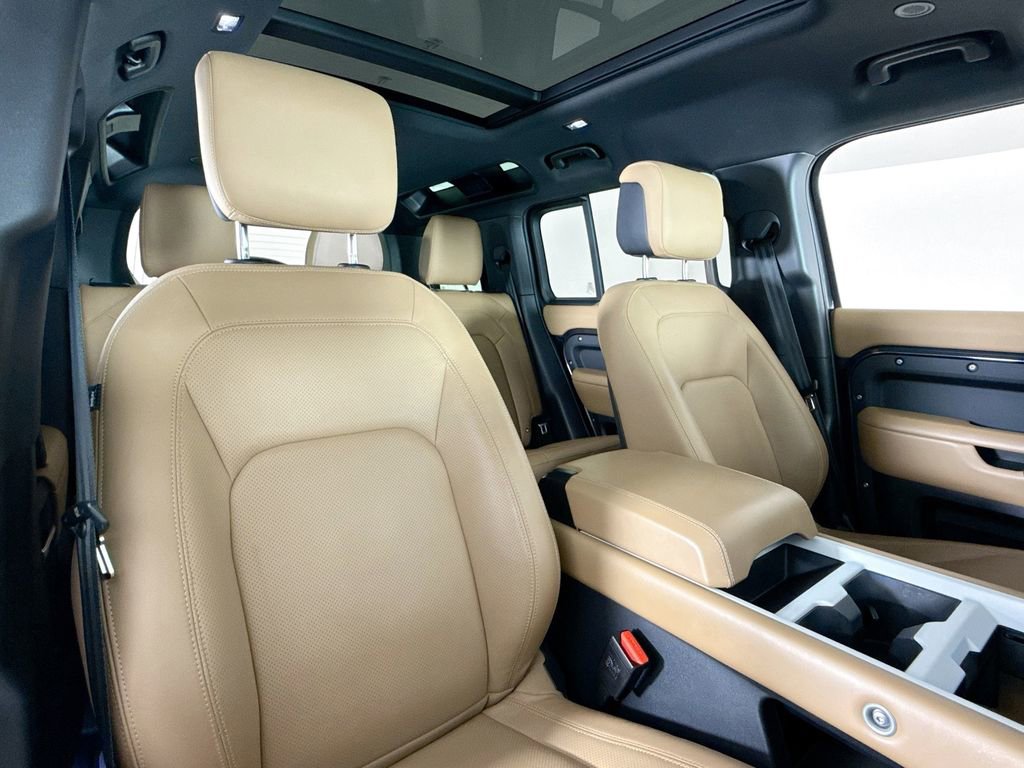 Used 2025 Land Rover Defender 110 X-Dynamic SE image 14