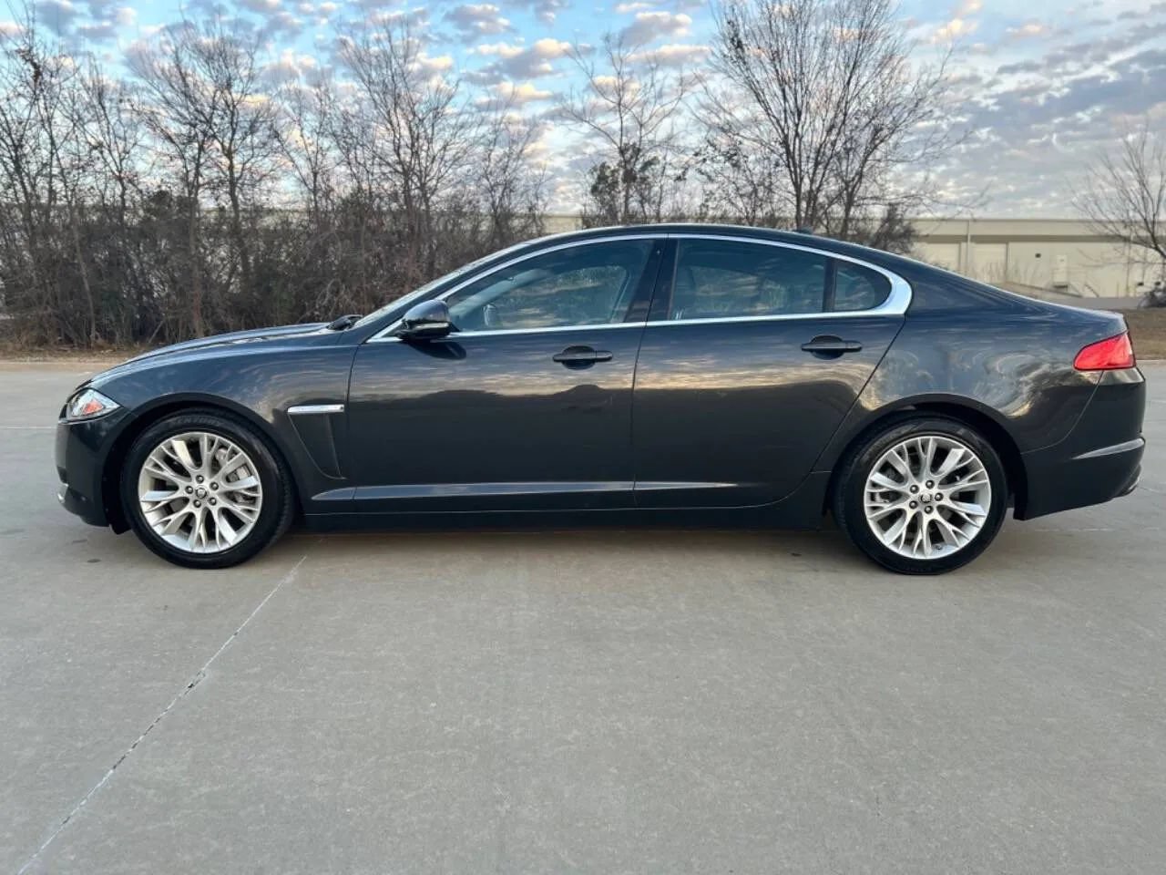 Used 2013 Jaguar XF 3.0 RWD image 9