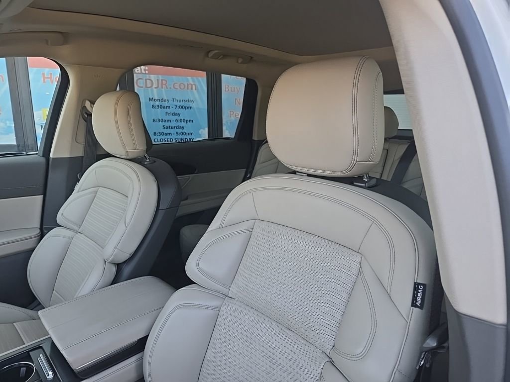 Used 2025 Lincoln Nautilus Reserve image 35