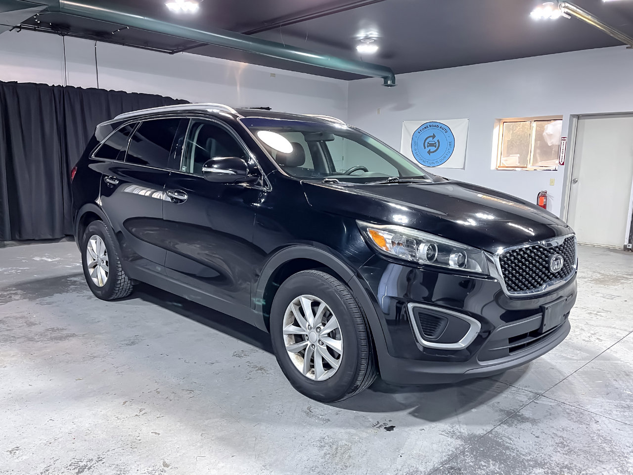 Used 2016 Kia Sorento LX image 2