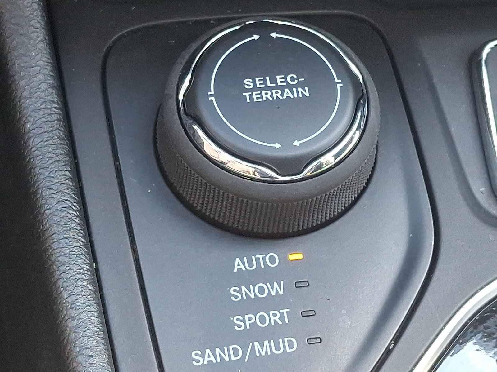 Used 2022 Jeep Cherokee Limited image 24
