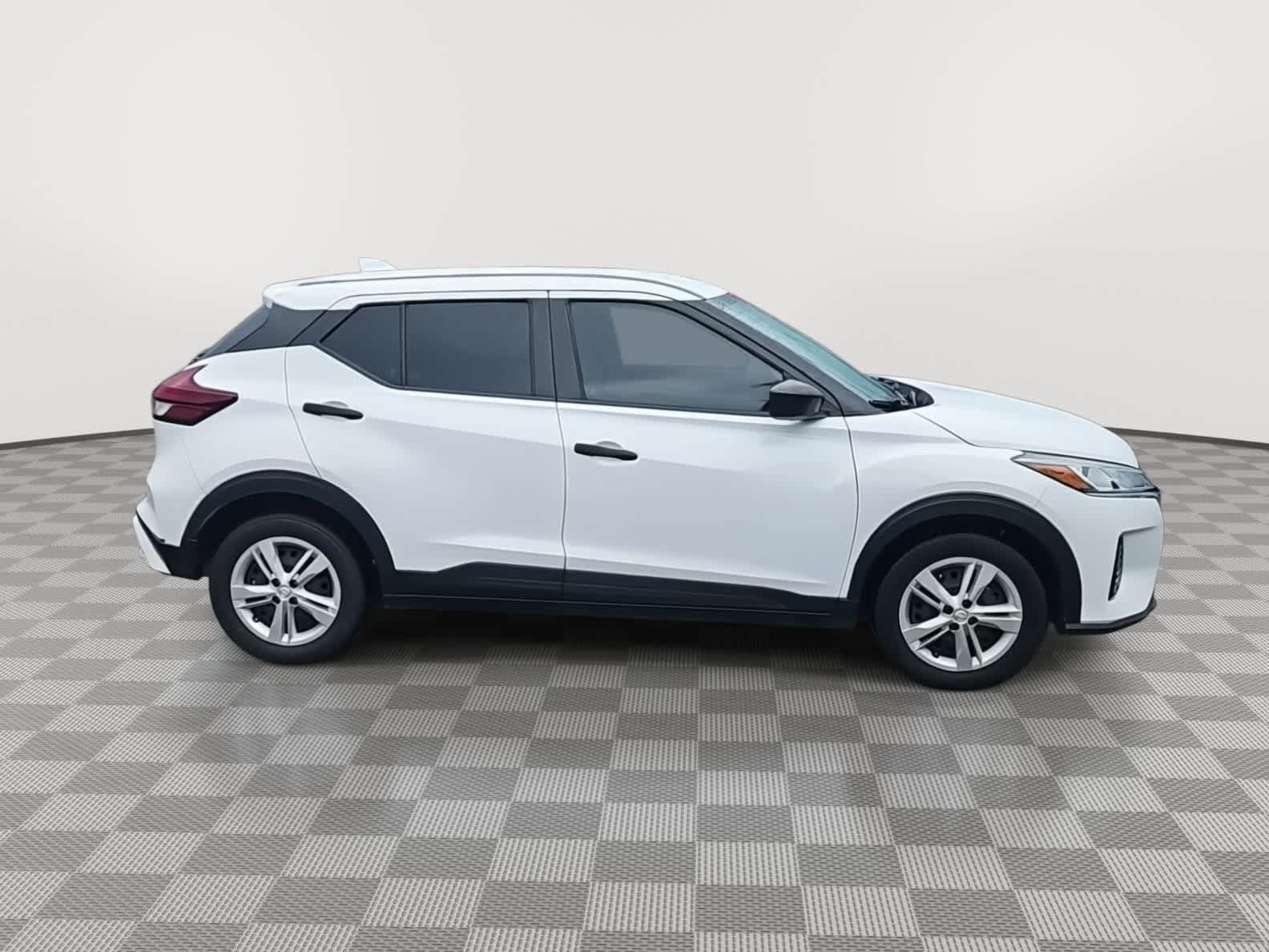 Used 2023 Nissan Kicks S FWD image 9