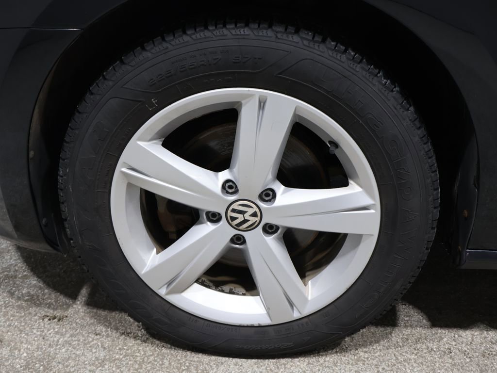 Used 2012 Volkswagen Passat TDI SE image 8